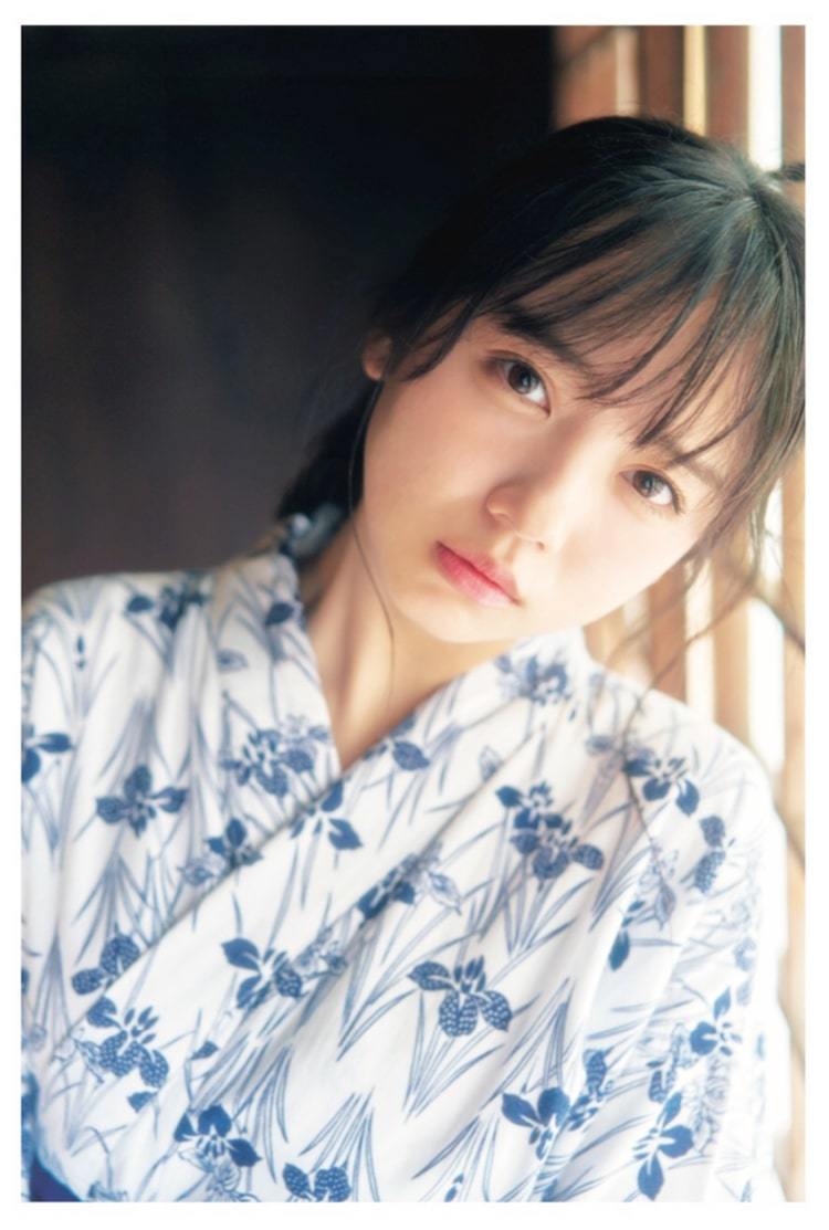 日向坂46齊藤京子1st写真集の裏表紙4パターン公開 秋元康による帯コメントも ぴあエンタメ情報