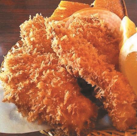 野外で映画を見ながら味わう“シネマグルメ”キッチンカーが集結！