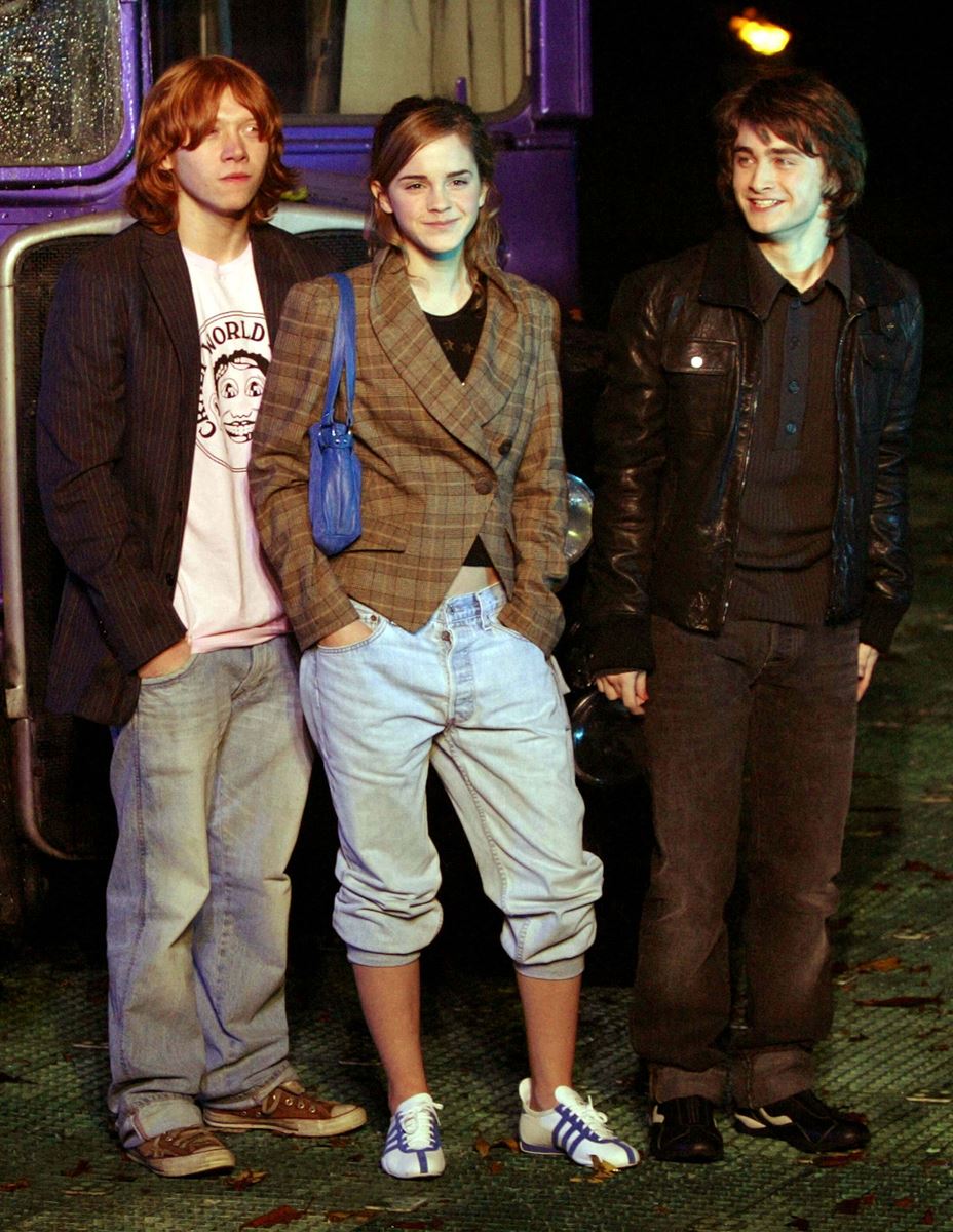 上のおぼこい頃から4年後、2004年11月『アズカバンの囚人』DVD発売イベントでの、ファッションもだいぶティーンらしくなった3人組。この頃撮影していた『炎のゴブレット』はちょうどハリーたちの思春期が描かれた。
