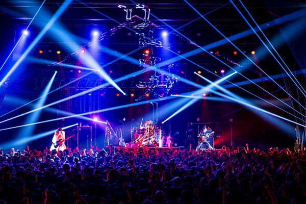 AAA、34万人動員のドームツアー福岡で完走 - ぴあ音楽