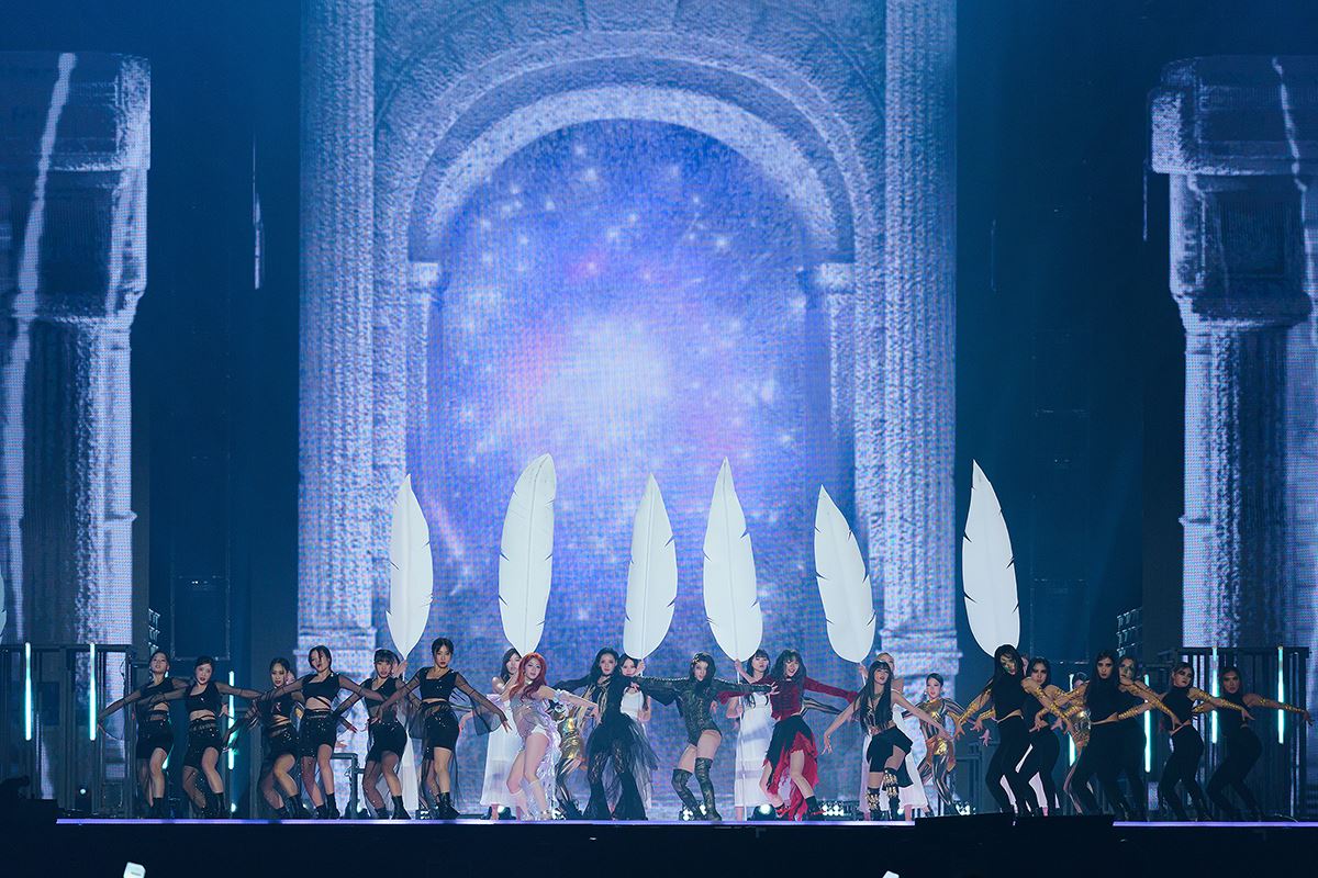 HUH YUNJIN (LE SSERAFIM) +XIAOTING (Kep1er)+Bada X Monika+MINNIE ((G)I-DLE) (C) CJ ENM Co., All Rights Reserved