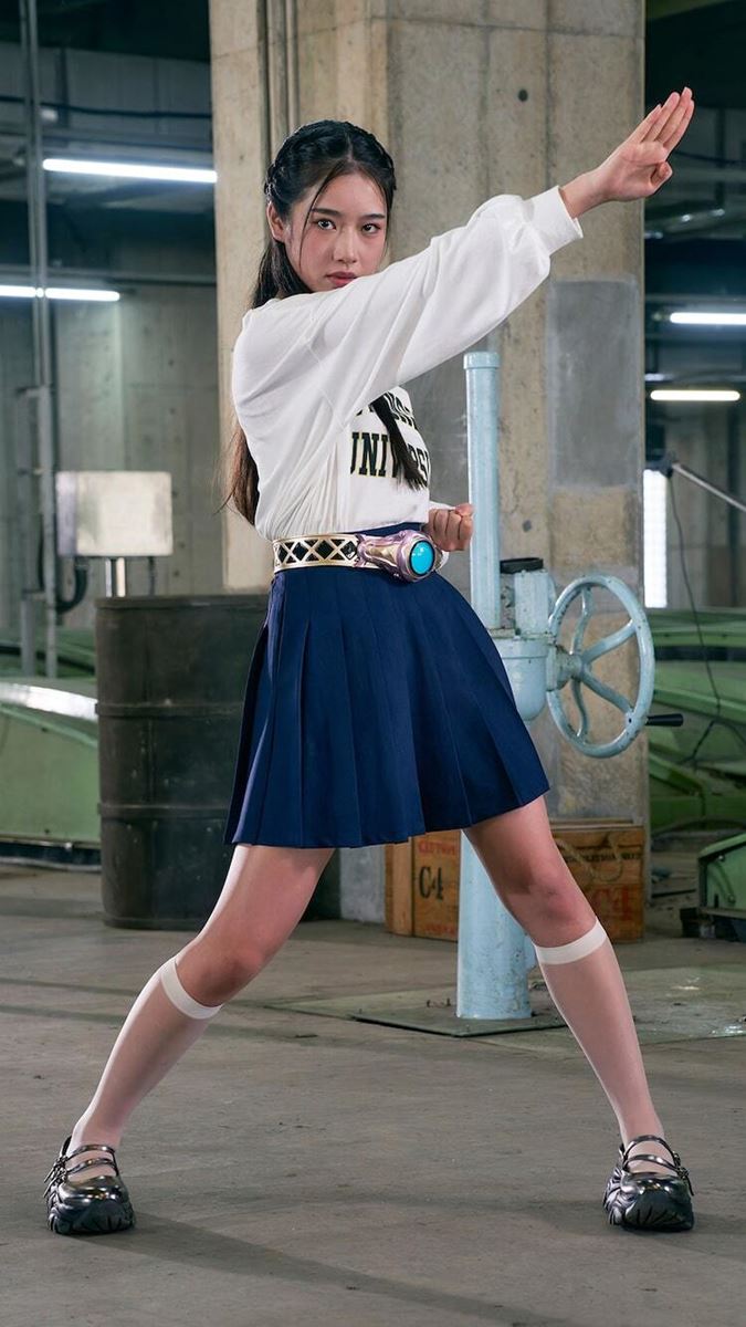 藤岡弘、の次女・天翔天音が“女性版”仮面ライダー1号に変身、仮面