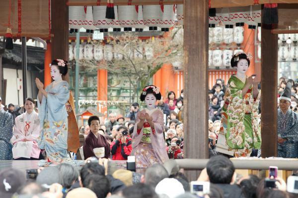 提供：八坂神社