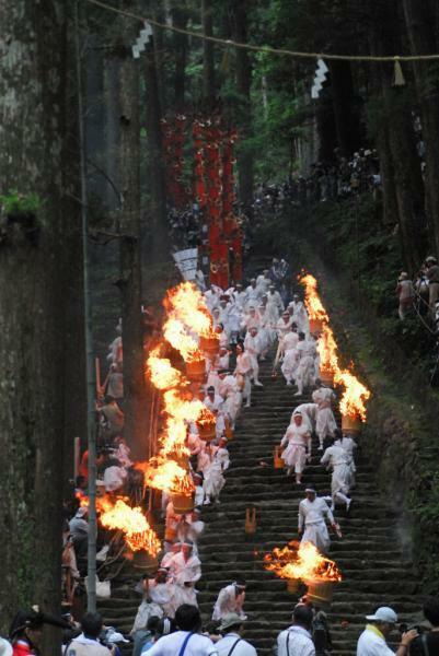 提供：熊野那智大社