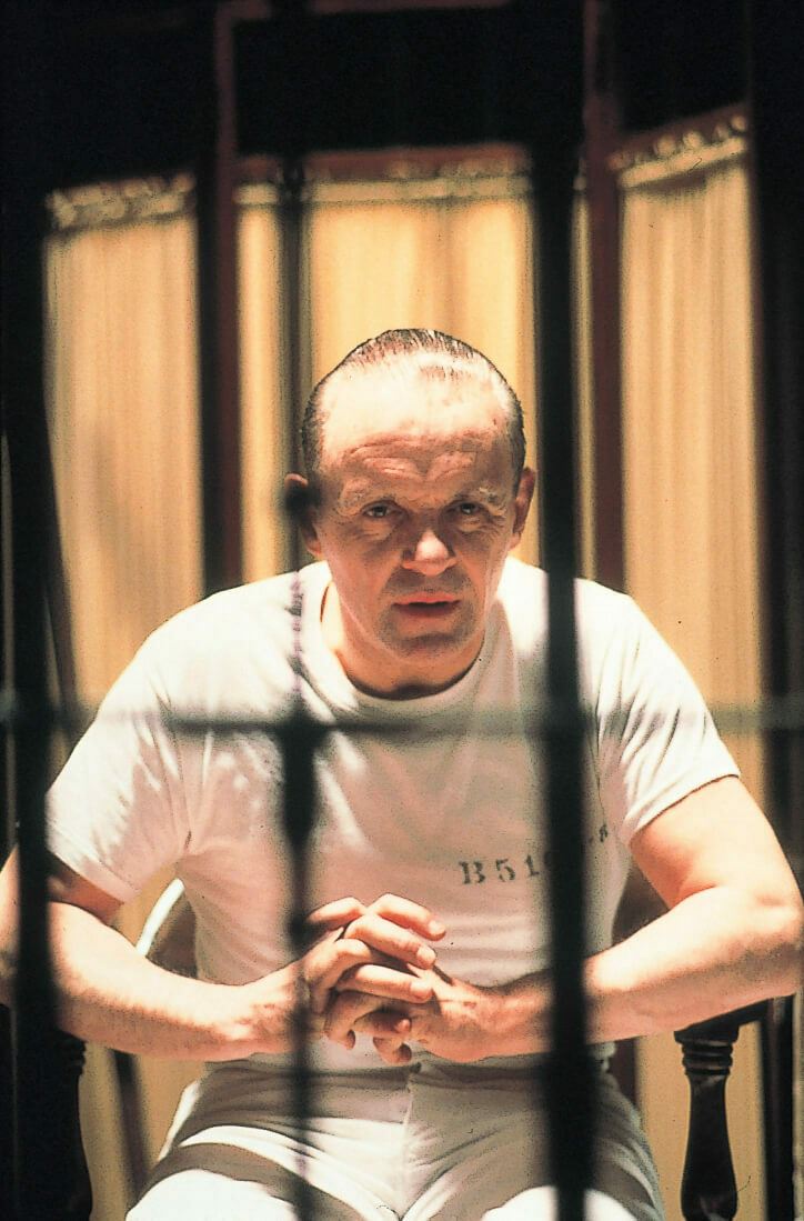 多くの映画ファンから“悪役”の筆頭として票を集めている『羊たちの沈黙』のハンニバル・レクター博士。アンソニー・ホプキンスが演じた以外では、『ハンニバル・ライジング』(07)でギャスパーウリエルが若き日の姿を、またTVドラマシリーズ『ハンニバル』（13～15）ではマッツ・ミケルセンがレクターに扮している。