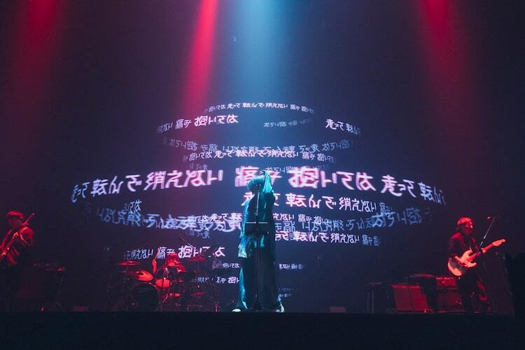 Eve初の武道館ライブ、ストリングスも交えた豪華パフォーマンス
