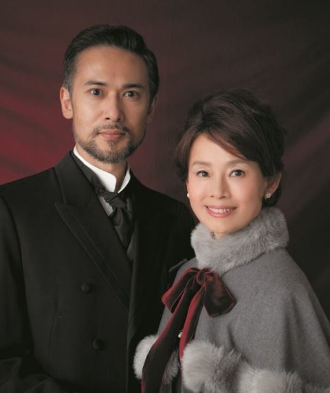 俳優座劇場／右より土居裕子・大場泰正