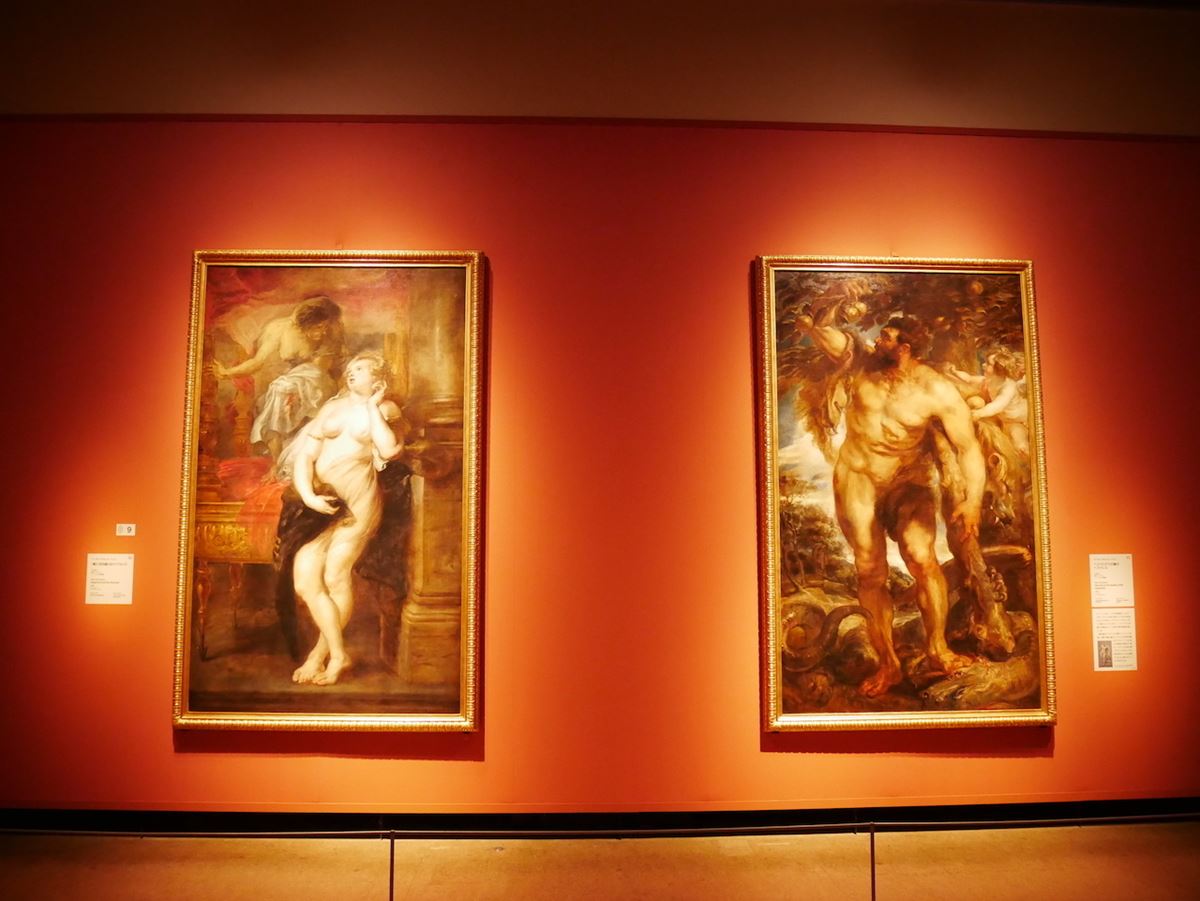 第５章「神話の力」より。左：ペーテル・パウル・ルーベンス《「噂」に耳を傾けるデイアネイラ》　1638年　トリノ、サバウダ美術館　右：ペーテル・パウル・ルーベンス《ヘスペリデスの園のヘラクレス》　1638年　トリノ、サバウダ美術館