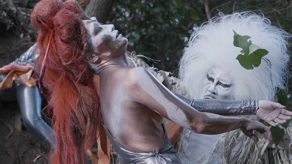 (C)Visual folklore Inc.