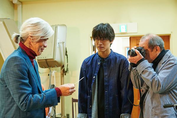 (C)2024「明日を綴る写真館」製作委員会 (C)あるた梨沙/KADOKAWA