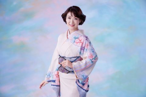 市川由紀乃