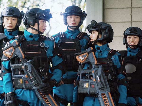 (C)円谷プロ (C)ウルトラマンブレーザー特別編製作委員会