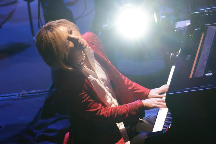 YOSHIKIが4年ぶりクラシックコンサートで天国の両親、hide、TAIJIに