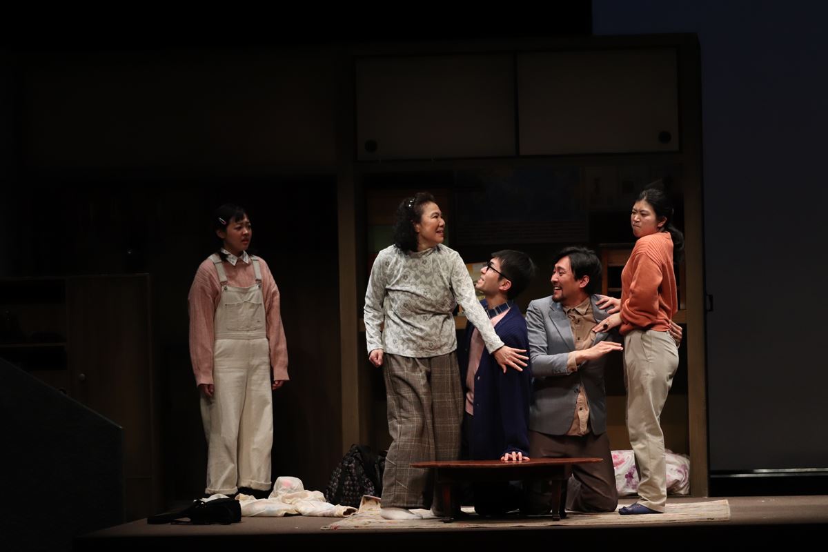 劇団民藝『やさしい猫』より