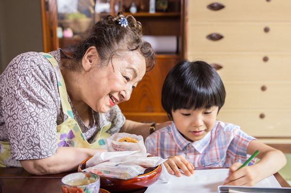 (C)2018「ばあばは、だいじょうぶ」製作委員会