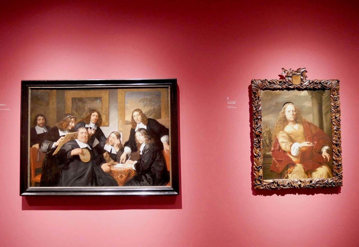 左：ヤン・デ・ブライ《ハールレム聖ルカ組合の理事たち》1675年　アムステルダム国立美術館　右：フェルディナント・ボル《ある男の肖像》1663年　　アムステルダム国立美術館