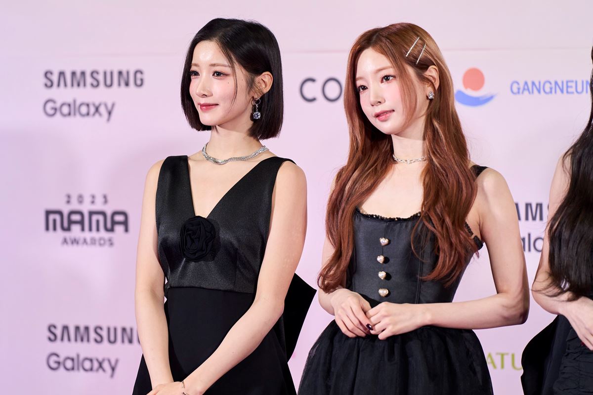 11月28・29日に東京・東京ドームで開催された「2023 MAMA AWARDS」のレッドカーペットDAY2に登場したEL7Z UP 撮影：伊藤 由圭 (C) CJ ENM Co., All Rights Reserved