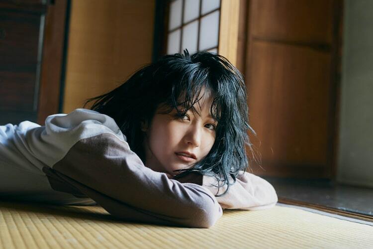 土生瑞穂1stフォトブックのパネル展開催 - ぴあ音楽