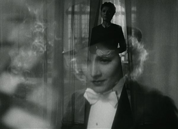 (C)Telling Pictures Production