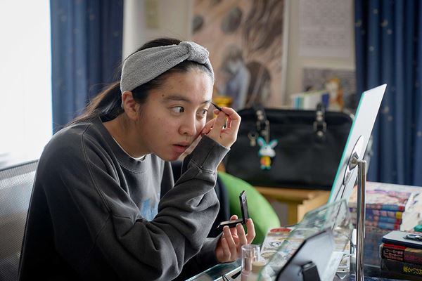 (C)映画「女神降臨」製作委員会