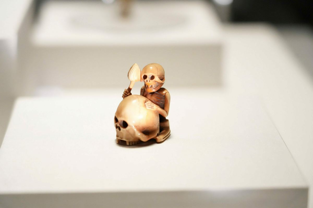 《髑髏牙彫根付》銘「忠親」　江戸〜明治時代・19世紀　カザールコレクション