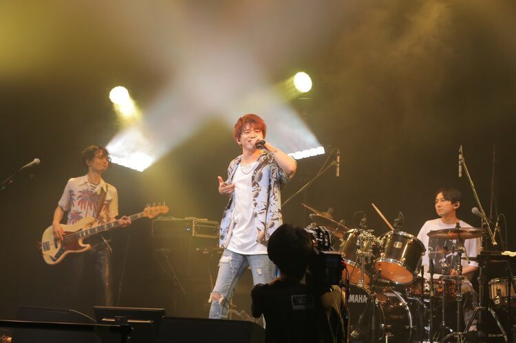 Da-iCE花村想太バンドNatural Lag、配信ライブで新曲披露「もらった