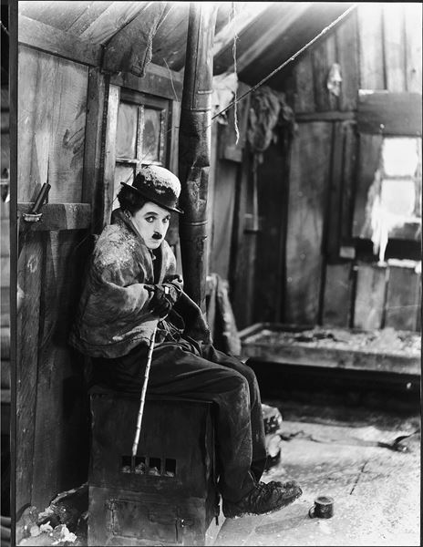 THE GOLD RUSH MOTION PICTURE (C) ROY EXPORT S.A.S. ALL RIGHTS RESERVED. THE GOLD RUSH DRAMATIC COMPOSITION: COPYRIGHT (C) 1996 THE ROY EXPORT COMPANY LIMITED. ALL RIGHTS RESERVED. CHARLES CHAPLINR AND THE LITTLE TRAMP TM ARE TRADEMARKS AND SERVICE MARKS OF BUBBLES INC. S.A. OR ROY EXPORT S.A.S, AS APPLICABLE, USED WITH PERMISSION/(C)Illustrated by Laurent Pons / TROIKA/(C)Roy Export SAS