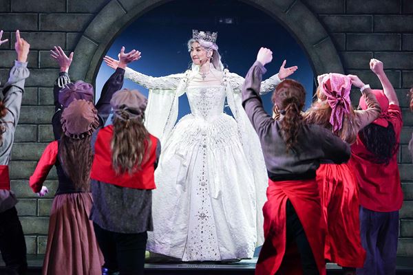 (C)ヴィレッヂ・劇団☆新感線