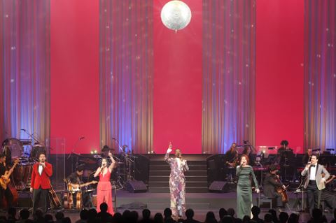 前回公演舞台写真(撮影：渡部孝弘)