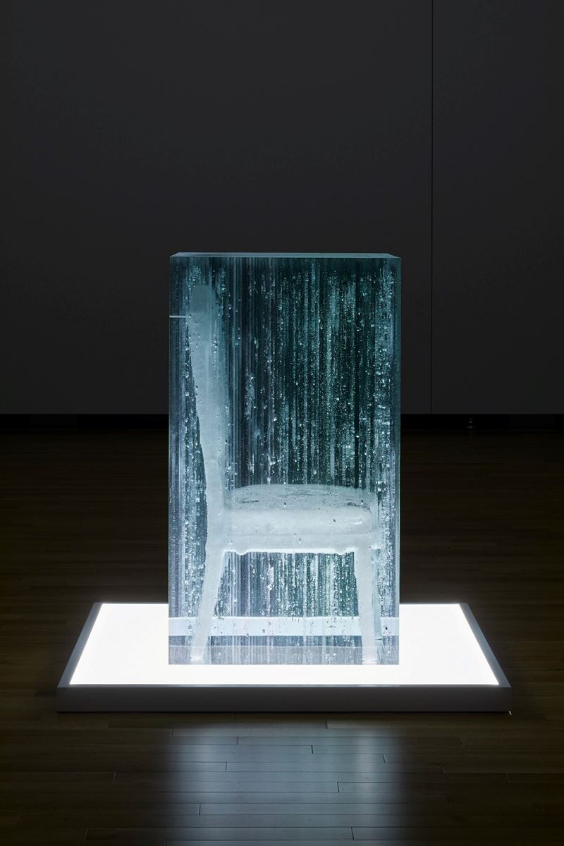 デュシャンやウォーホル、名和晃平らの作品で「椅子」が持つ多様な意味