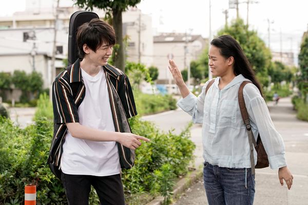 (C)「僕が君の耳になる」製作委員会