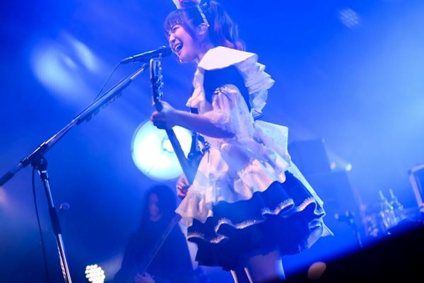 保守的なのは性に合わない」小鳩ミク＆SAIKIが語るBAND-MAIDの現在地